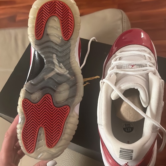 AIR JORDAN 11 RETRO LOW GS 'CHERRY' 2016 - Picture 3 of 4